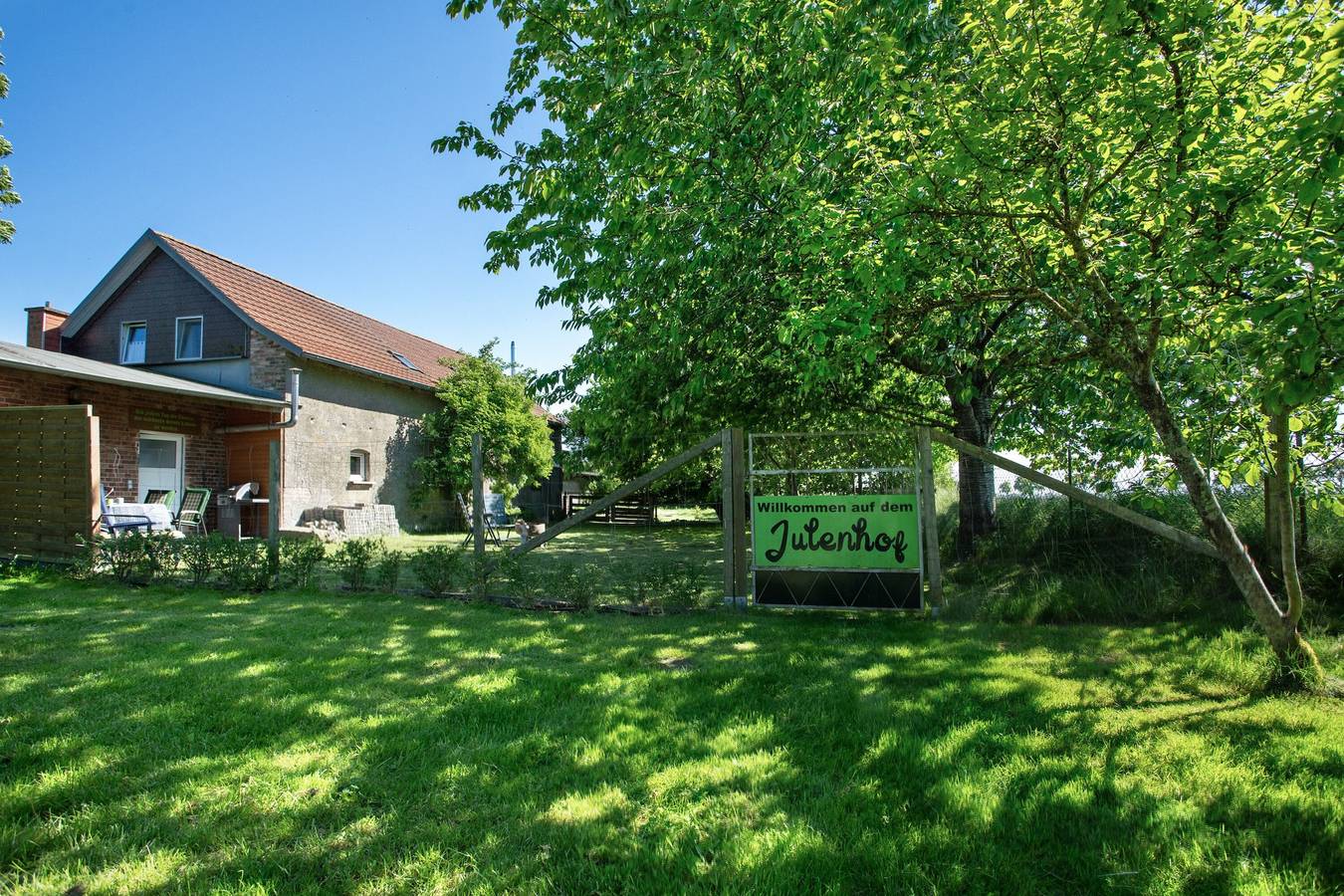 Ganze Wohnung, Ferienwohnung 'Julenhof' mit privater Terrasse, privatem Garten und Wi-Fi in Loitz, Vorpommern Greifswald
