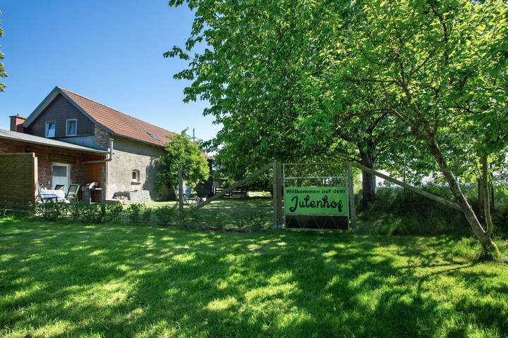 Ferienwohnung für 5 Personen, mit Garten und Sauna in Loitz