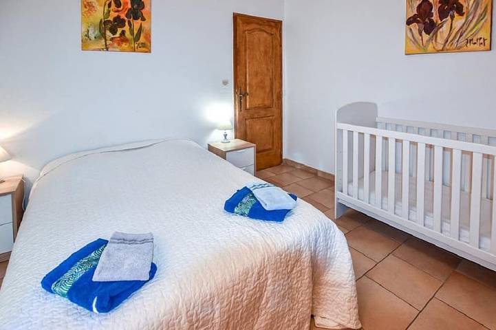 A peaceful house in Provence with a pool, located between the Luberon, Avignon, and Mont Ventoux in Monteux, Vaucluse