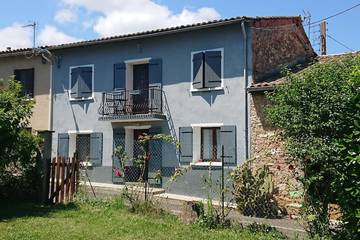 Gîte pour 5 personnes, avec piscine ainsi que terrasse et jardin, animaux acceptés à Puivert