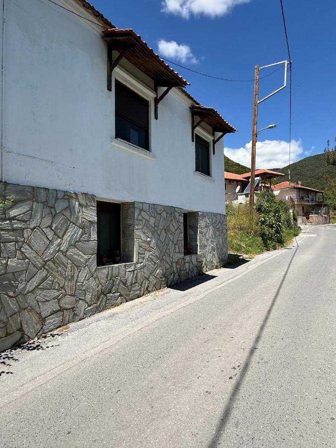 Gîte pour 3 personnes, avec Terrasse ainsi que Jardin et Vue dans (Nea) Vrasna - 4