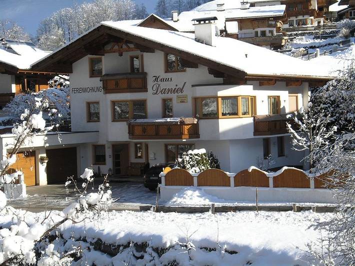 Ferienwohnung für 5 Personen, mit Terrasse und Garten sowie Pool in Neustift im Stubaital - 2