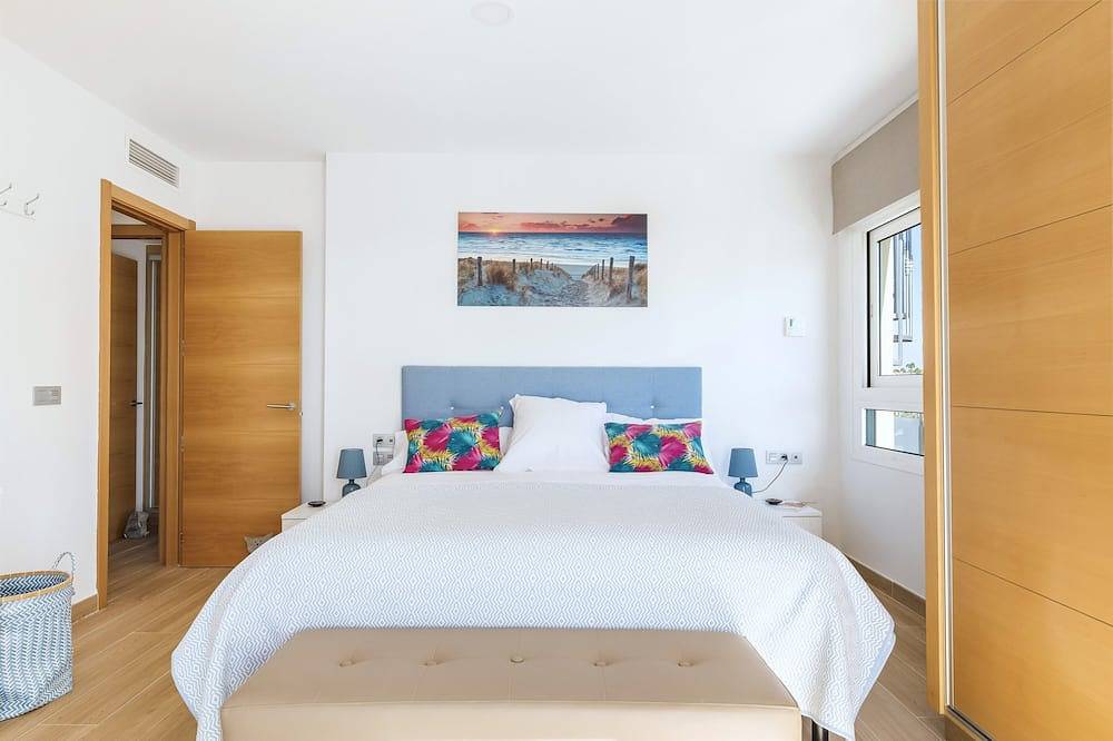Modern Lovely Villa with Heated Private Pool and Roof Terrace, Golf & Sea Views in Las Adelfas, Amarilla Golf