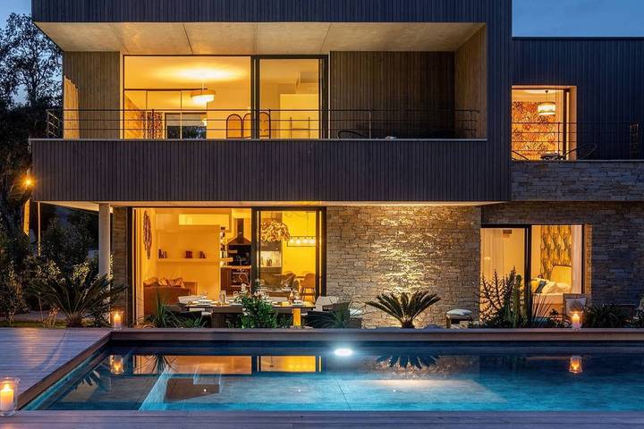 Gîte pour 16 personnes, avec piscine et jardin, adapté aux familles dans Pinarellu - 3