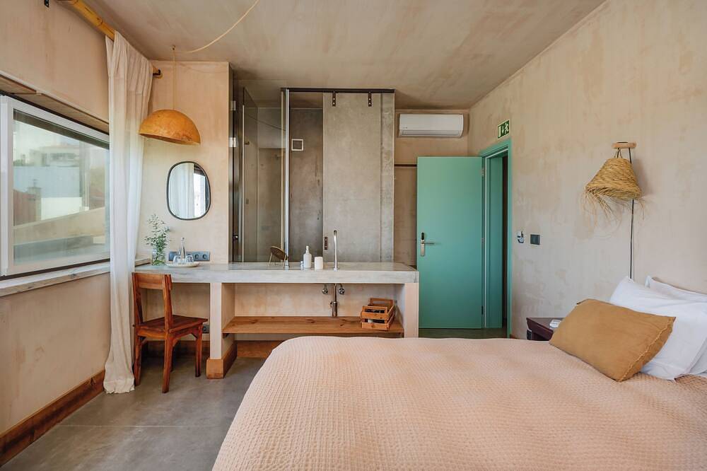 Full Boutique B&B for Events, Retreats, Groups - Azenhas do Mar Valley House in Azenhas do Mar, Costa de Lisboa