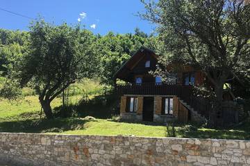 Maison de campagne pour 6 personnes, avec balcon et jardin, animaux acceptés à Jarrier