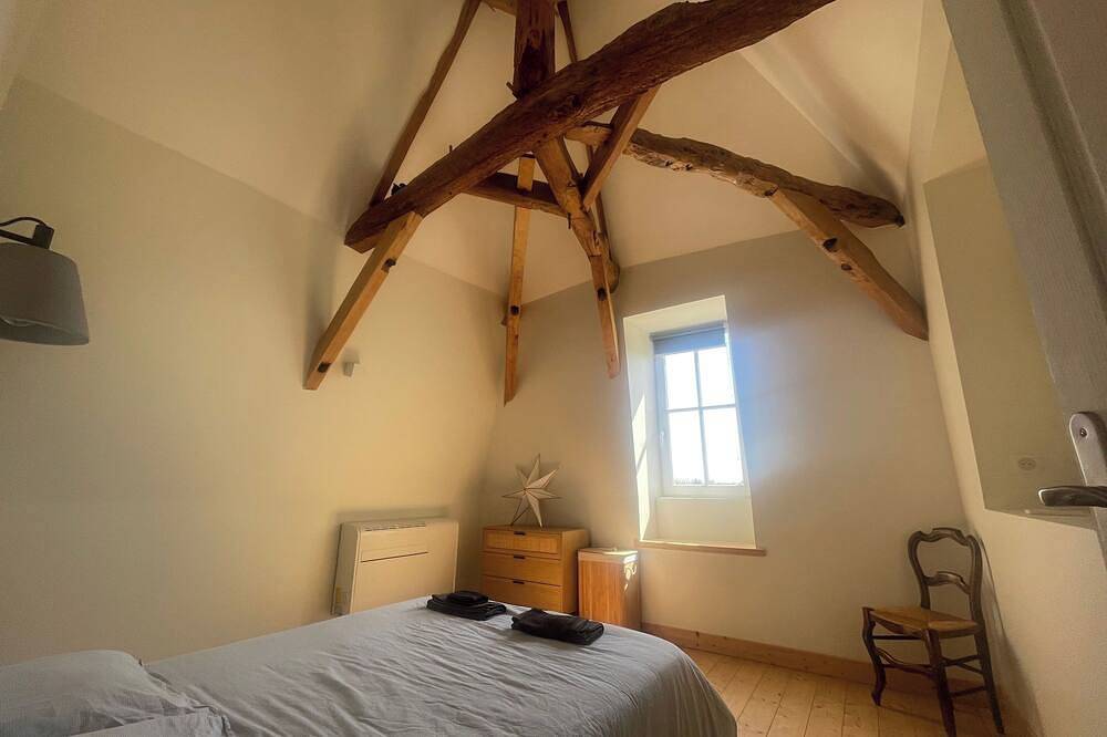 Château proche de Saintes et Cognac, 15 couchages avec piscine chauffée in Saint-Sever-de-Saintonge, Région de Saintes