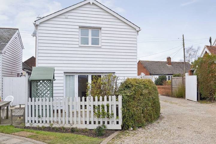 Cottage for 4 people, with garden, with pets in Colchester