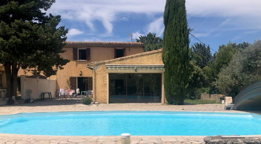 Gîte pour 4 personnes, avec jardin ainsi que piscine et terrasse