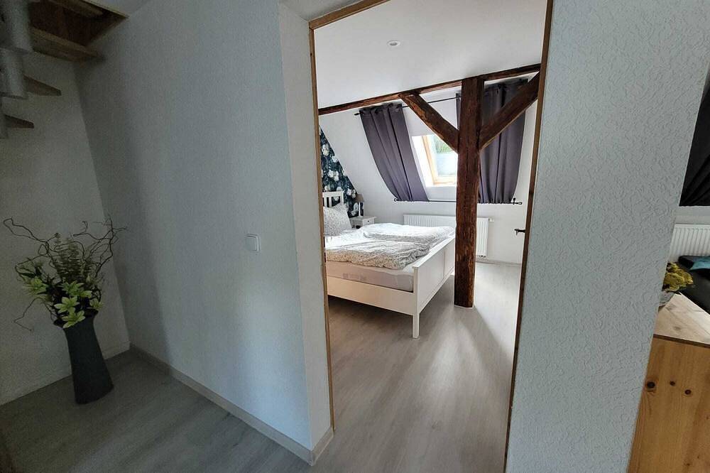 Ganze Wohnung, Großzügige Wohnung mit Terrasse, Garten und Kamin in ruhiger Umgebung in Vollrathsruhe, Mecklenburgische Seenplatte