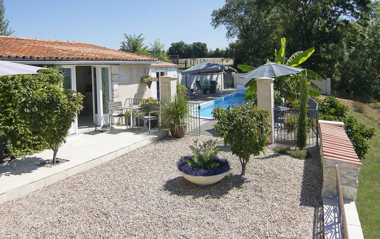 Gîte pour 2 personnes, avec piscine à Saint-Séverin