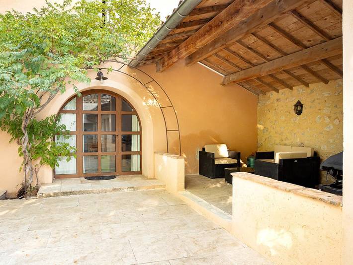 Gîte pour 6 personnes, avec terrasse ainsi que piscine et jardin à Saint-Hippolyte-le-Graveyron