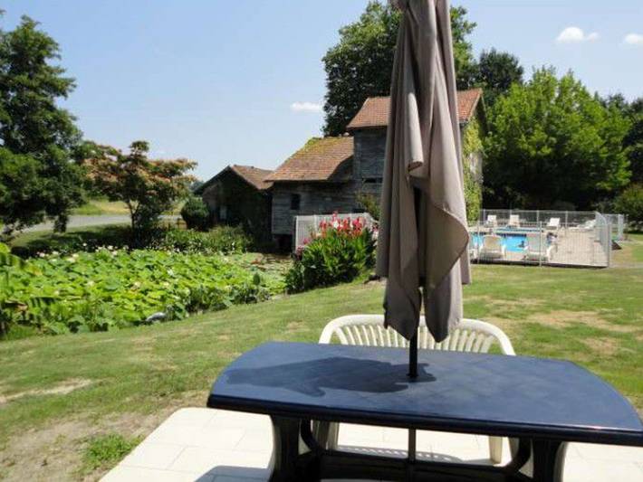 Gîte pour 5 personnes, avec terrasse et piscine