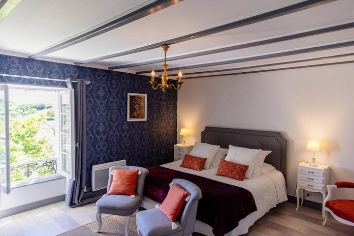 Location de vacances pour 2 personnes, avec Terrasse ainsi que Jardin et Vue à Montmoreau-Saint-Cybard