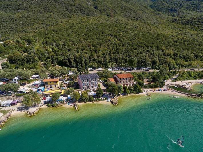 Hôtel pour 2 personnes, avec jardin et vue ainsi que terrasse et vue sur le lac, animaux acceptés