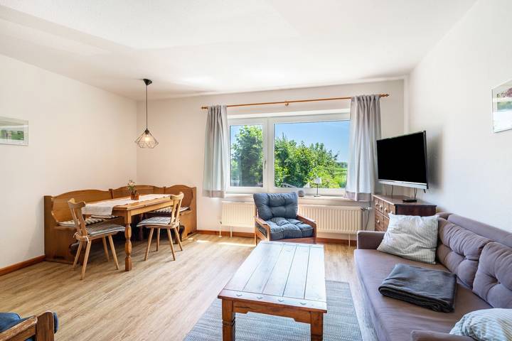 Ganze Wohnung, Apartment 'Fewo Buten, 55 qm, max. 5 Personen' mit Gemeinschaftsgarten und WLAN in Nordfriesische Inseln (Schleswig-Holstein) (Schleswig-Holstein), Pellworm