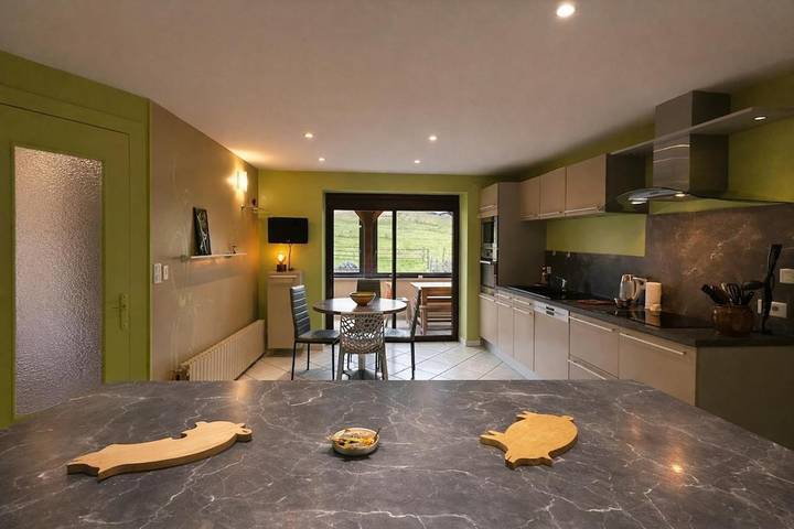 Gîte pour 6 personnes, avec Terrasse ainsi que Jardin et Vue à Pierreclos - 4