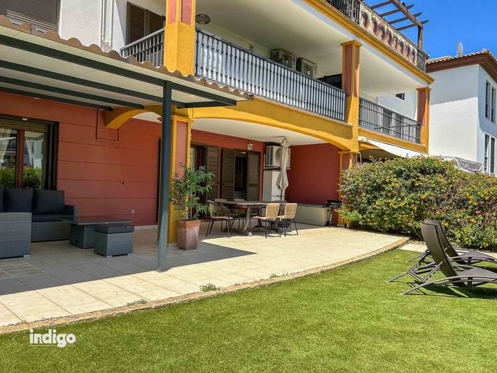Apartamento entero, Apartamento de vacaciones para 6 personas con piscina para niños in Urbanizacion Costa Esuri, Ayamonte