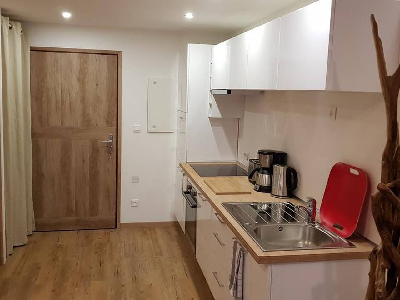 Apartamento entero, Apartamento moderno en el centro con aparcamiento y mascotas permitidas - 6 pers. in Les Carroz, Arâches-la-Frasse