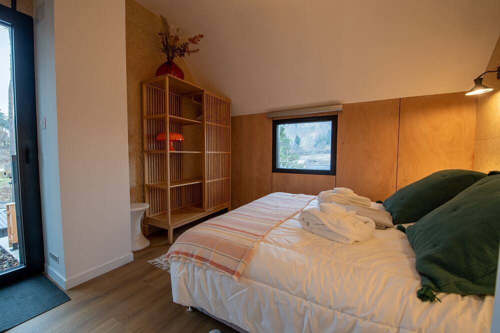 Chalet Grand confort, au calme, vue d'exception, Sauna, 6/10 personnes in Murol, Parc naturel régional des Volcans d'Auvergne
