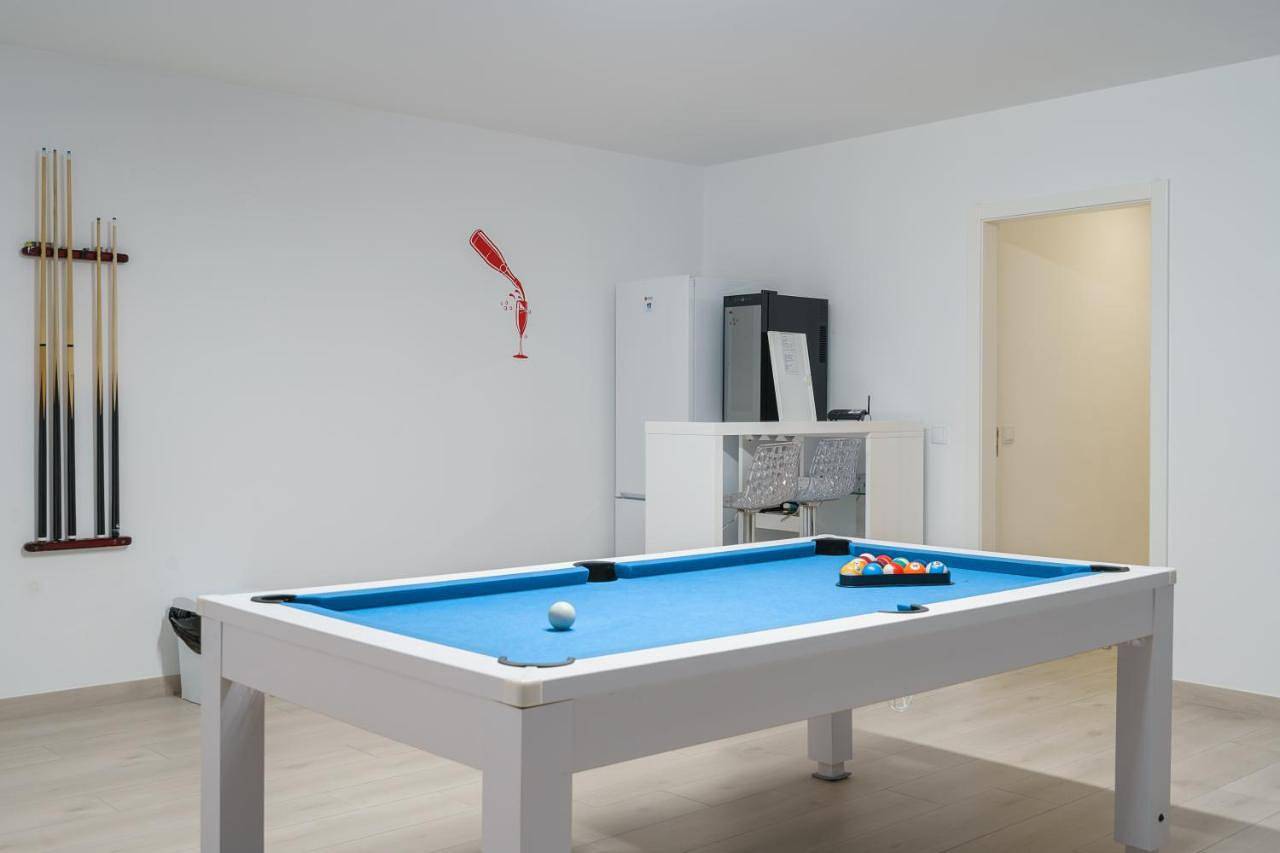 Eden Villa, with jacuzzi and ocean view in Ribamar, Lissabon Distrikt