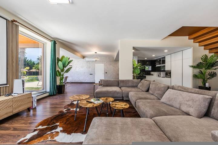 Villa mit pool für 8 Personen, mit Pool und Garten sowie Balkon, kinderfreundlich in Albanien - 2