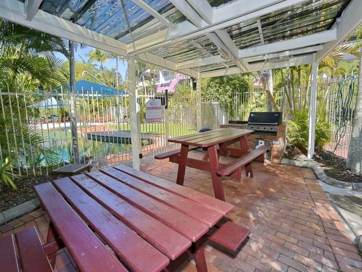 Appartement entier, Séjour de style complexe hôtelier avec balcon et parking dans un garage in Hervey Bay, Fraser Coast