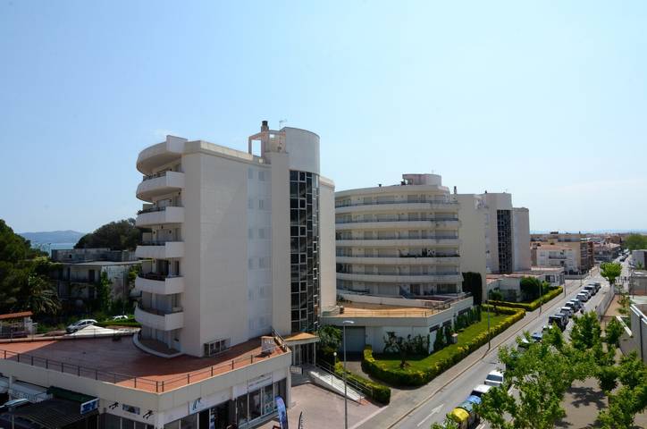Apartamento para 4 personas, con terraza y piscina para niños en Estartit