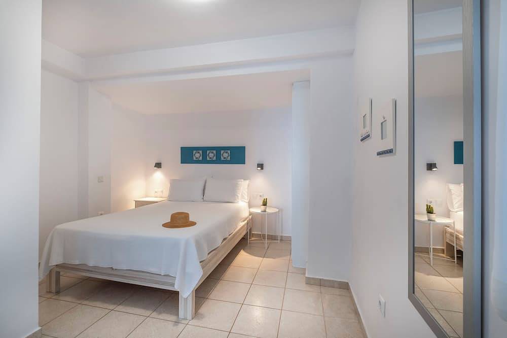 Ganze Wohnung, Waterfront Holiday apartment, in Kiveri, close to Nafplio, Mycenae, Peloponnese in Xiropigado, Kynouria