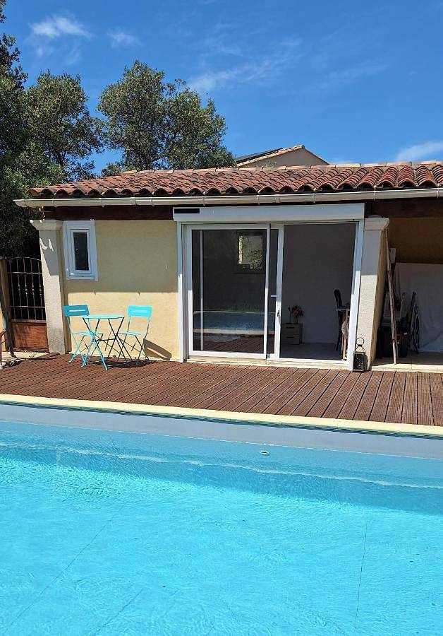 Chambre d’hôte pour 2 personnes, avec Terrasse ainsi que Jardin et Piscine à Lançon-Provence