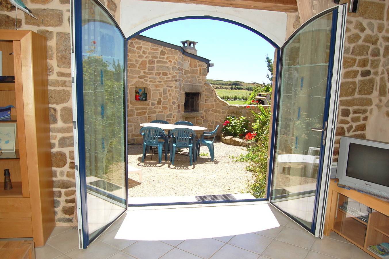 Holiday Home “Ty Mamm Gozh” 400 m from Beach, Sea View, Private Terrace, Wi-Fi in Kerhillio, Erdeven