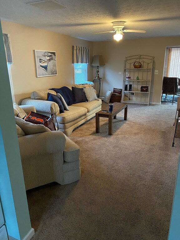 3 bedroom waterfront house with large yard and Gorgeous view of Braddocks Bay in Ontariosee