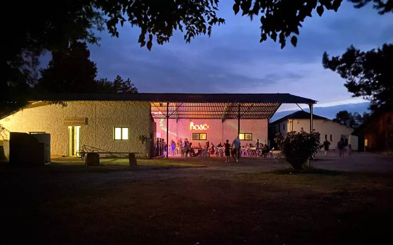 Camping pour 4 personnes, avec piscine ainsi que sauna et terrasse dans le Lot-et-Garonne - 2