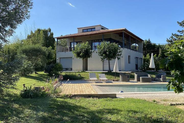 Location de vacances pour 8 personnes, avec jardin à Aubussargues