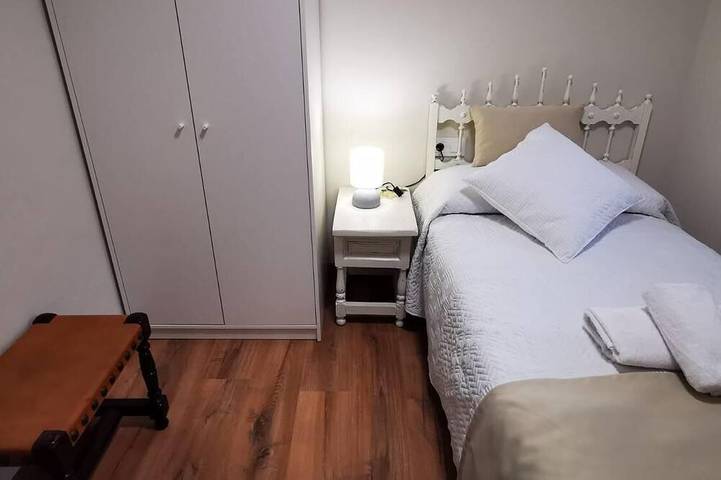 Gîte pour 9 personnes, avec jardin à Oliana - 3