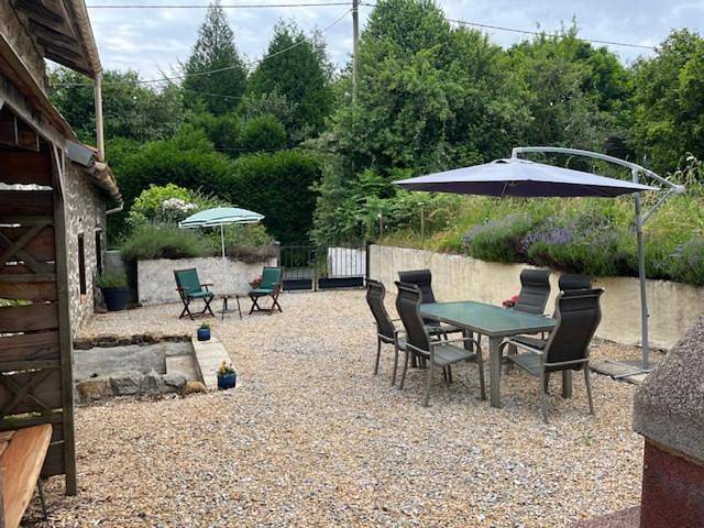 Location de vacances pour 6 personnes, avec jardin et piscine, adapté aux familles à Saint-Estèphe (Dordogne) - 2