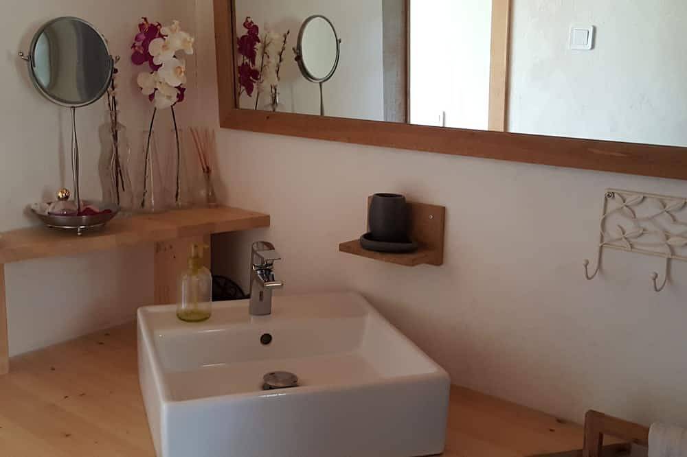 Öko-Ferienhaus im Luberon. in Viens, Regionaler Naturpark Luberon