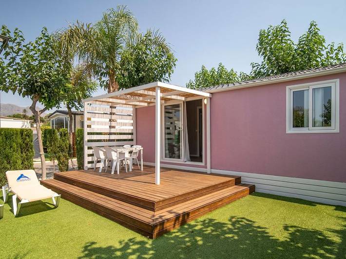 Casa rodante para 4 personas, con Terraza además de Piscina y Sauna en la Costa Blanca