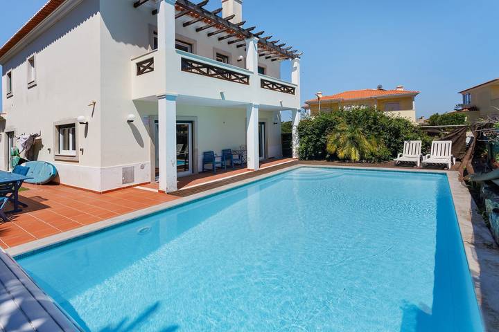 Villa 'Paraíso Da Lagoa' with Private Pool, Private Garden and Wi-Fi in Vau, Leiria District