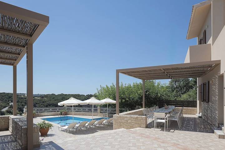 Antigoni Villa, Spacious Nature Retreat with Pool in Alfa, Région de Réthymnon