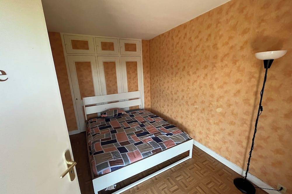 Entire apartment, Spacious T4 apartment in Massy, Essonne