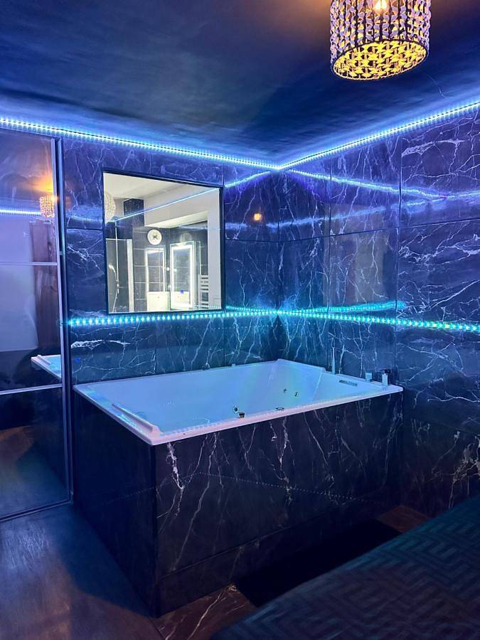 Appartement de vacances pour 4 personnes, avec jacuzzi et balcon à Cergy