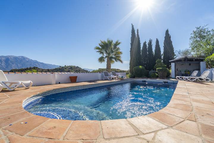 Casa rural para 7 personas, con vistas al lago y jardín, Se admiten mascotas en Viñuela - 2