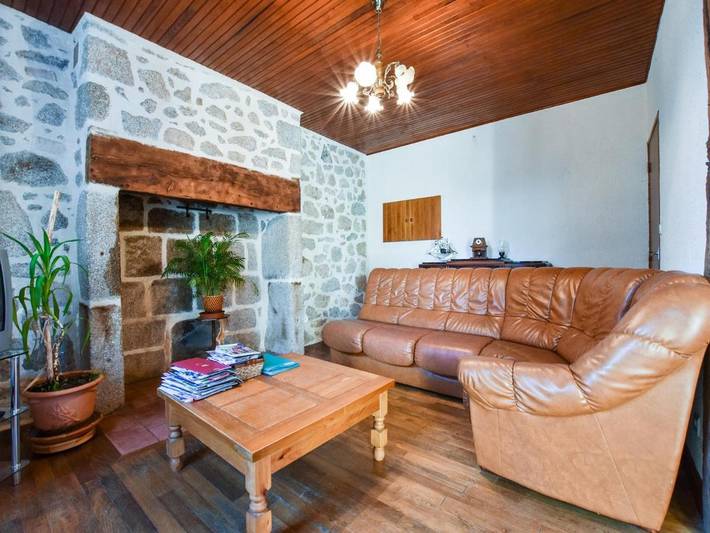 Location de vacances pour 6 personnes, avec jardin et terrasse à Sénezergues - 2