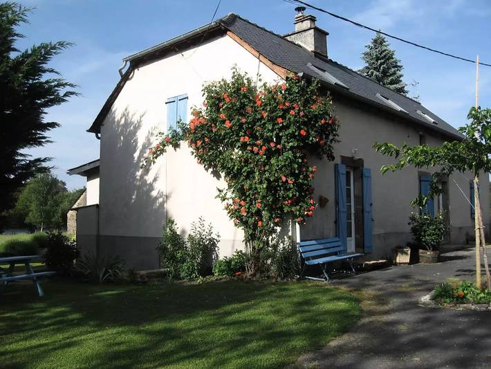 Gîte pour 6 personnes, avec terrasse à Aubazines
