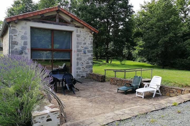 Gîte pour 6 personnes, avec jardin et terrasse à Secondigny