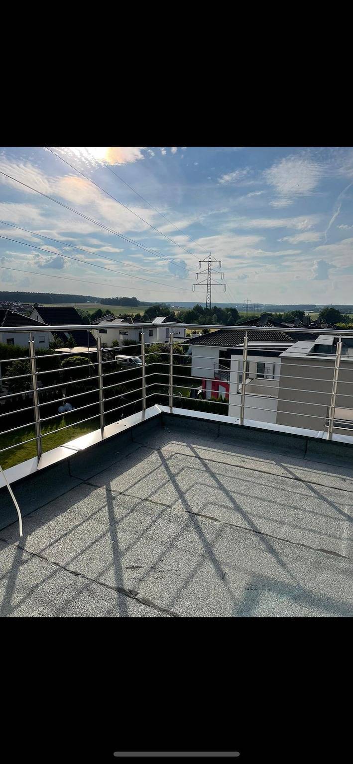 Neu gebautes komplettes Reihenhaus  in Oberasbach, Franken
