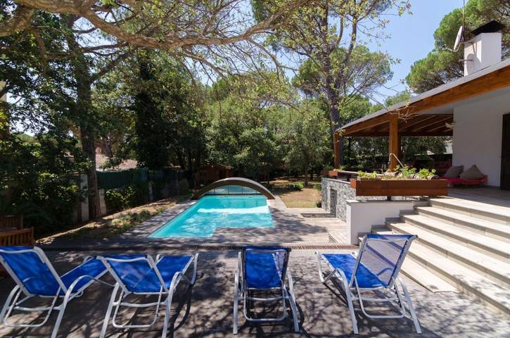 Chalet para 6 personas, con terraza además de piscina y jardín - 1
