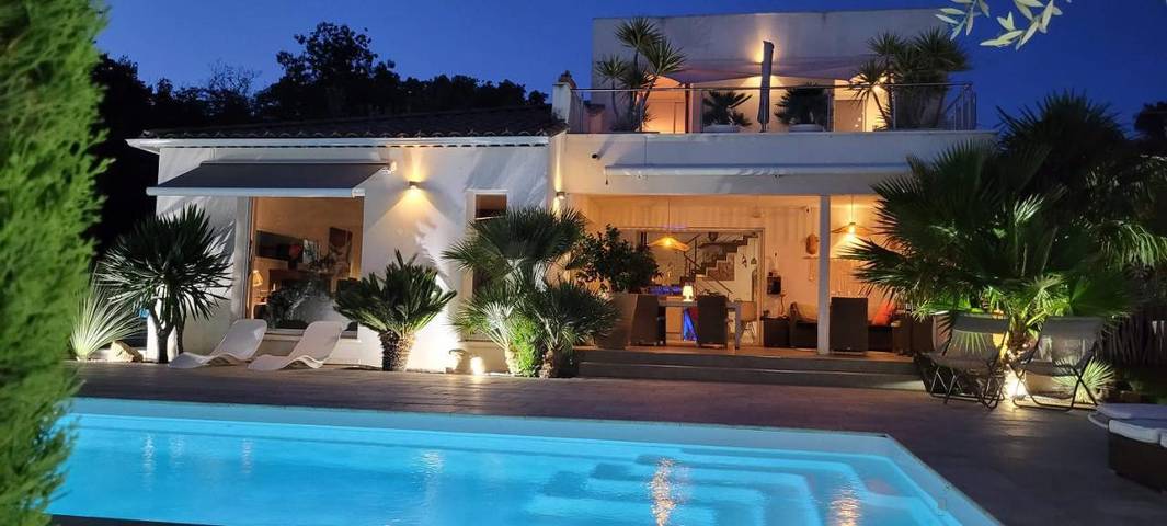 Chambre d’hôte pour 4 personnes, avec Terrasse et Jardin ainsi que Piscine et Vue à Salon-de-Provence