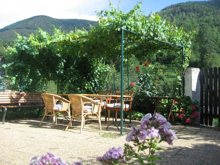 Location de vacances pour 8 personnes, avec Terrasse ainsi que Jardin et Vue à Caussou